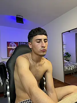 Benji23_ Live XXX-chat