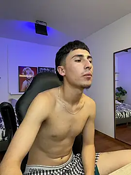 Benji23_ Chat XXX in diretta
