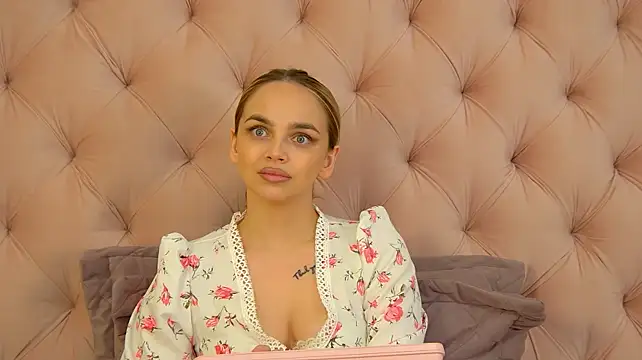 AnitaVenture Chat XXX in diretta