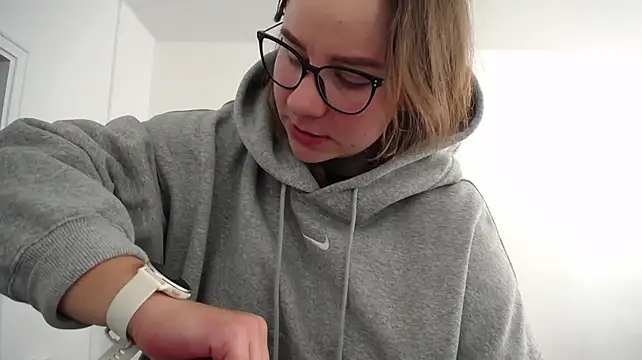 Littleviki7 - top[less for 10 mins