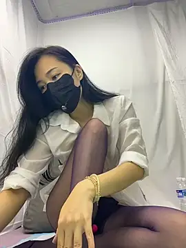 Nini_11 Chat XXX live