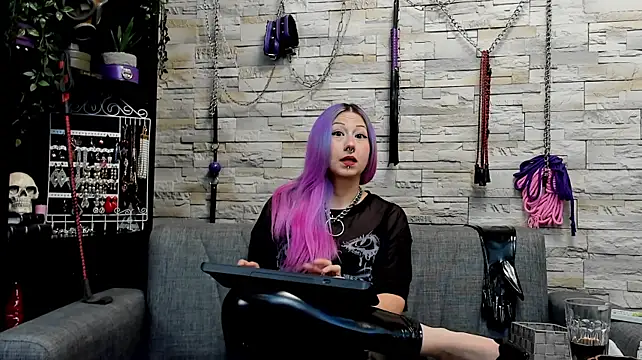 Chat +18 de Miss_Kaz ao vivo