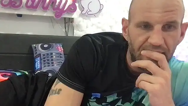 XXX chat uživo modela brianomally
