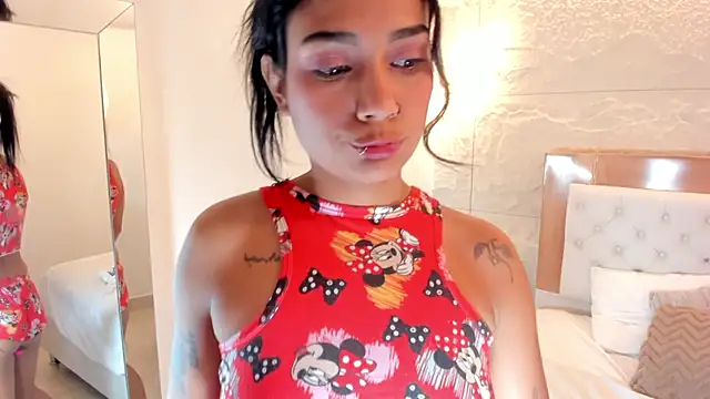 NINAMARTINS 라이브 XXX 채팅