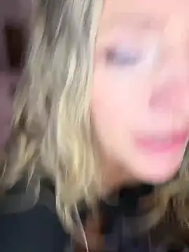 hollyharmd XXX чат на живо