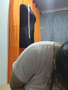 Chat +18 de Louise_0105 ao vivo