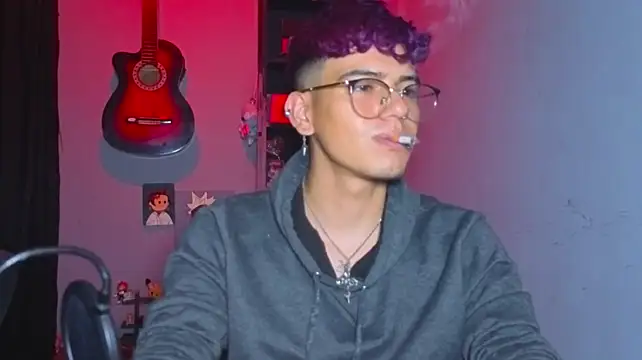 MikeyKuro Live XXX-chat