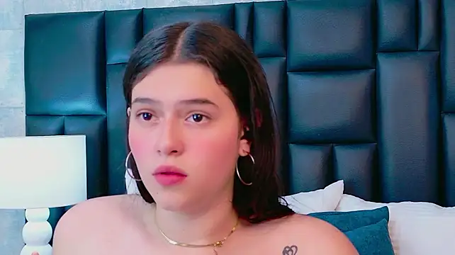 CarolineOlsen - Squeeze nipples 🥵