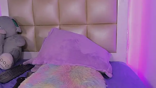 abbiecollins_js' Live XXX Chat
