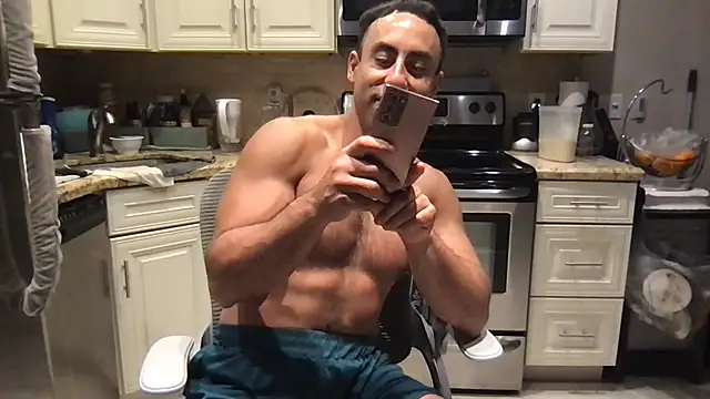 XXX chat uživo modela BigGuyMuscle