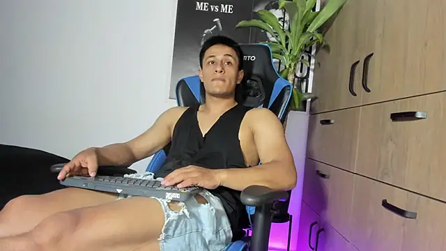 XXX chat uživo modela monroe__