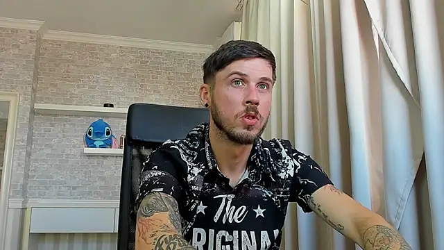 JonahShaw Live XXX-chat