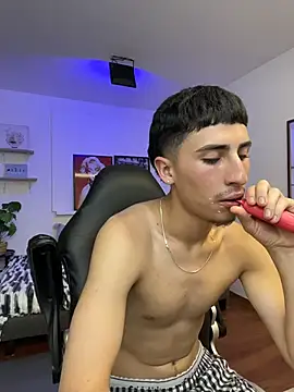 Benji23_ Live XXX-Chat