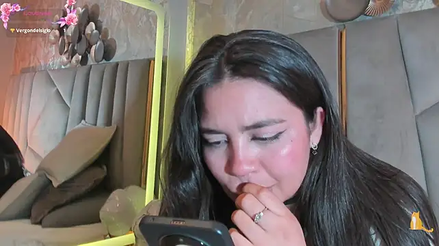 KimDevinne - Ahegao face + Play with dildo (tongue)