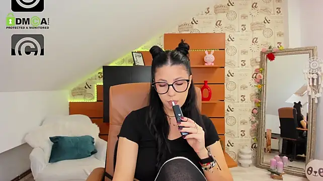 Chatroom XXX en direct de EmillyTaylor