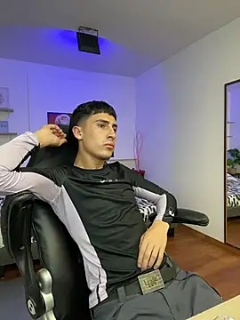 Benji23_n Live XXX chat
