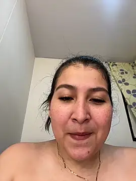 Evelyn_1702 - Wet my pussy daddy 🔥