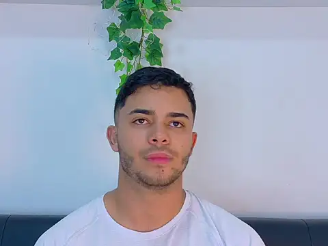 TylerWest_: онлайн-секс-чат
