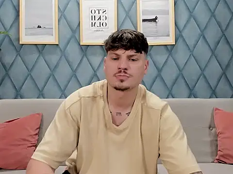 XXX chat uživo modela marioalessio