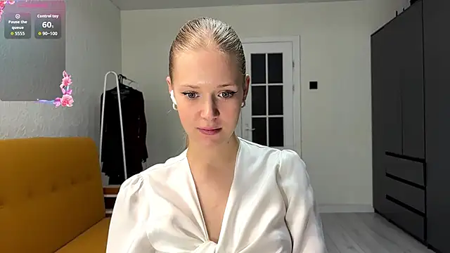 ZaidaSchwarten - Doggy on the bed