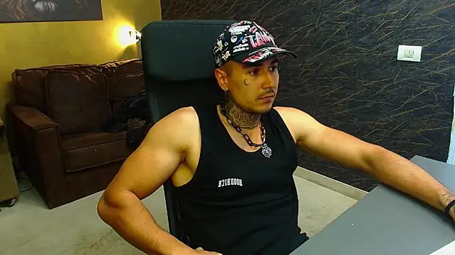 RomeoBodhi live XXX chat