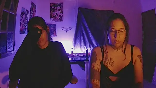Chatroom XXX en direct de Couple_Moth666