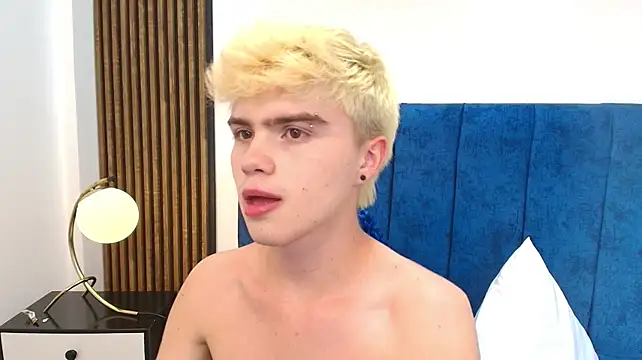 Ian_Stone Adlı Modelin Canlı XXX Sohbeti