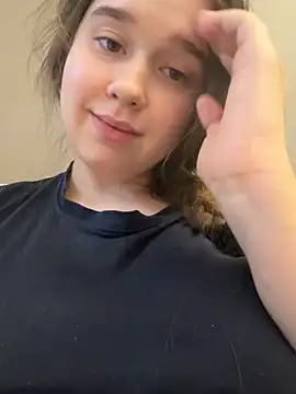 HornyGirlH - SHOW TITS