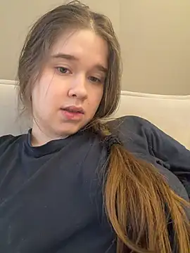 HornyGirlH - SHOW TITS