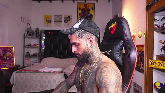 logan_hugh8's Live XXX Chat