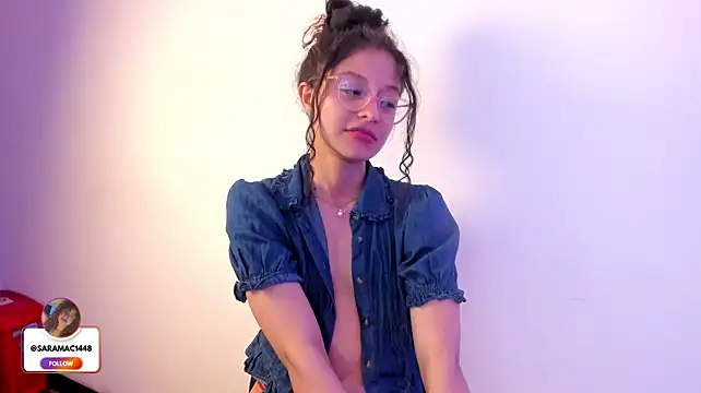 cinnadoln Live XXX chat