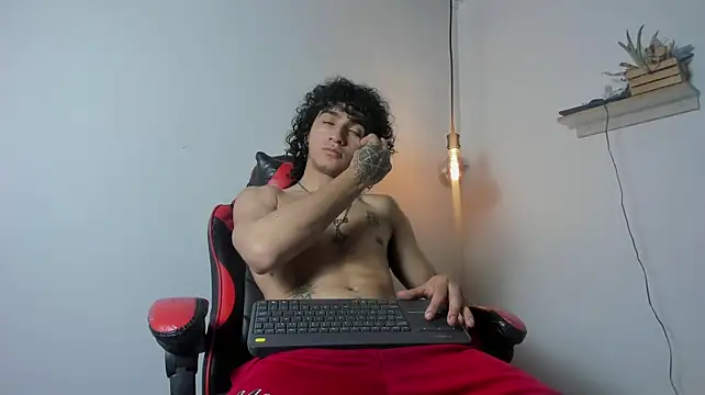 צ'אט XXX בשידור חי של JackSavage_