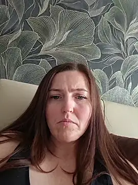 MilaMature's Live XXX Chat