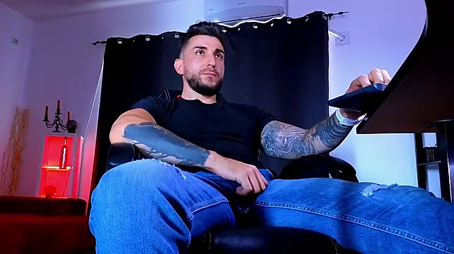 MightyAaron66 Live XXX-Chat