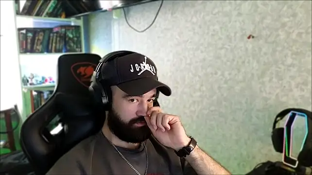 دردشة _Serious_Man الجنسية المباشرة