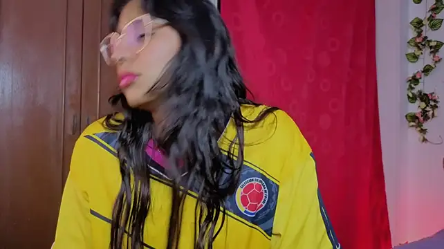 צ'אט XXX בשידור חי של PaulaCutexs