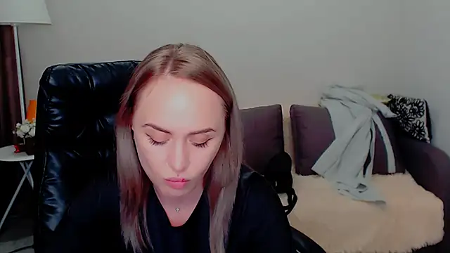 LiluMoon__'s Live XXX Chat