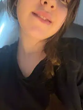 HornyGirlH - SHOW TITS