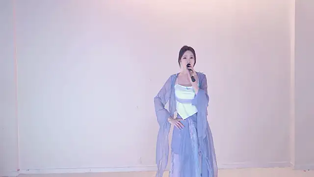IVE-111のライブXXXチャット
