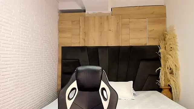 Chatroom XXX en direct de LaylaRyann_