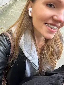 StreetSquirt - massage boobs in public