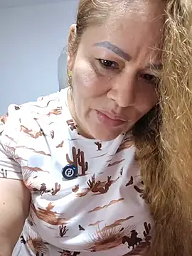 SluttyMilf79 Chat XXX live