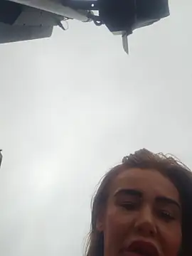 Blowy-chloe - flash outside
