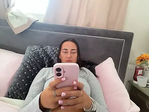 Онлайн чат XXX Lizzylouxox
