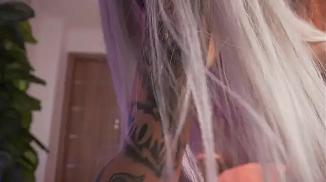 ArianaXO_ - slide a finger inside