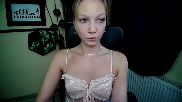 EmillyPlay: онлайн-секс-чат