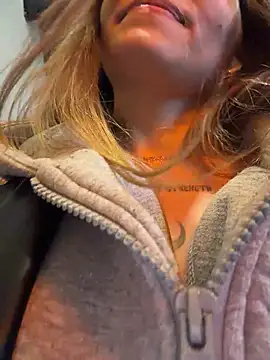 StreetSquirt - play with boobs under top in bus