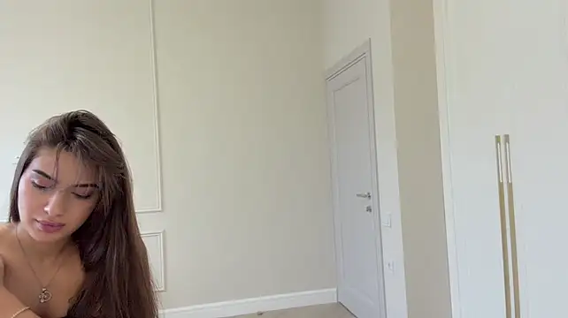 Marnera Adlı Modelin Canlı XXX Sohbeti