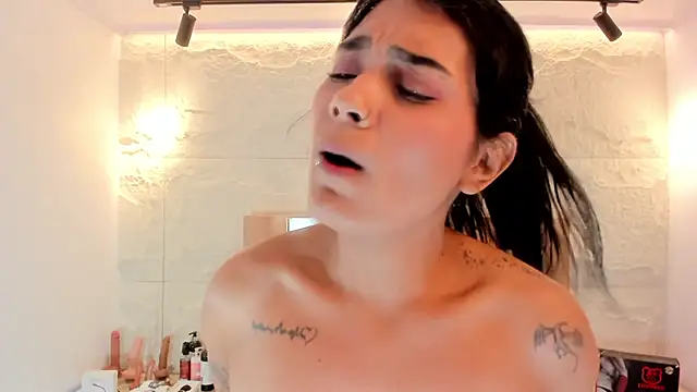 Chat +18 de NINAMARTINS ao vivo