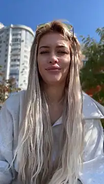 KikiWatson - Flash boobs in public ❤️